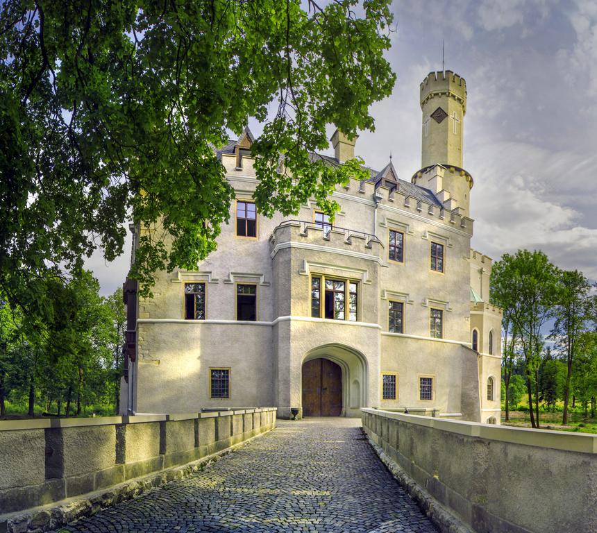 Zamek Karpniki Schloss Fischbach Ломница Экстерьер фото