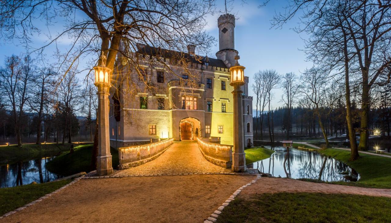 Zamek Karpniki Schloss Fischbach Ломница Экстерьер фото