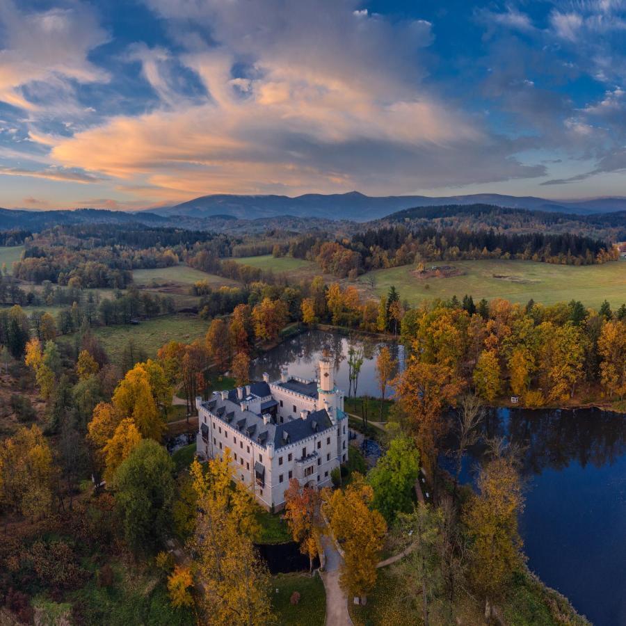 Zamek Karpniki Schloss Fischbach Ломница Экстерьер фото